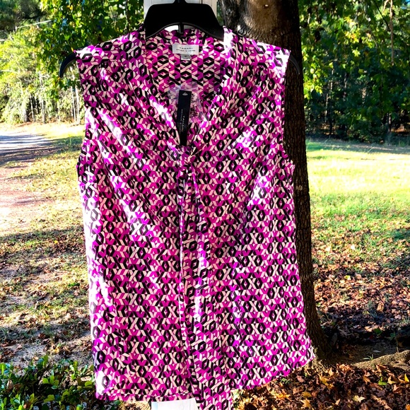 🌷Blouse by Tahari 🌷 - Picture 4 of 9